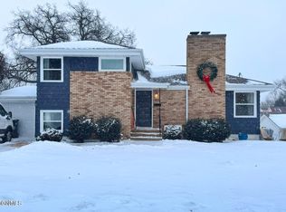 909 N 1st St, Bismarck, ND 58501