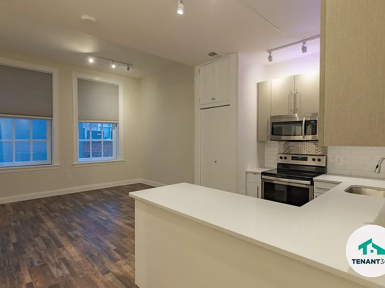 8 E Fayette St #403 — Photo 18