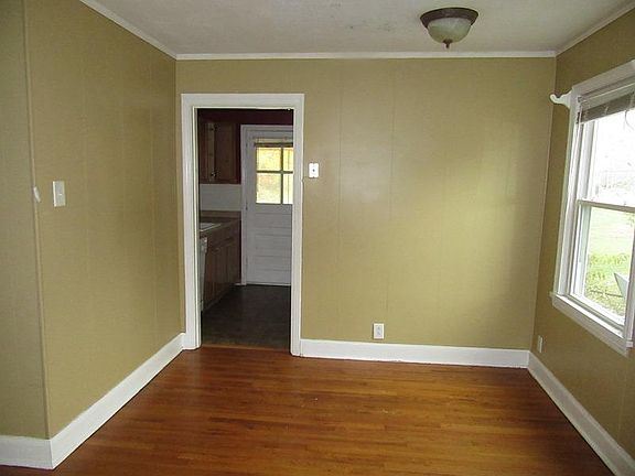 3rd image of 408 Shearon Ln