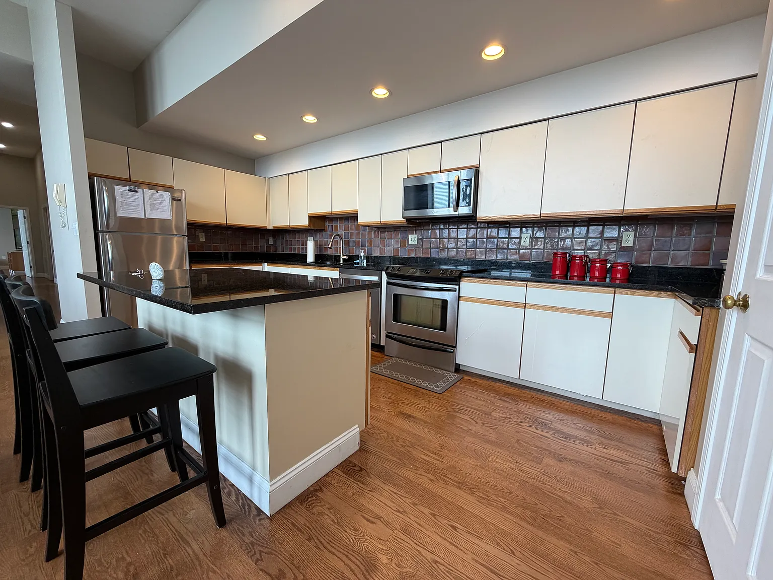 4 bed, 1700 sqft, $1,250 — Photo 4