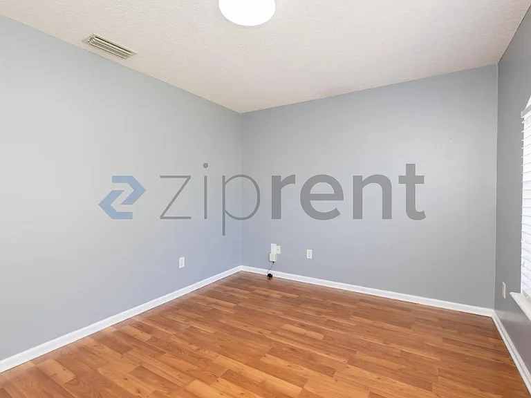 639 Sid Dr — Photo 5
