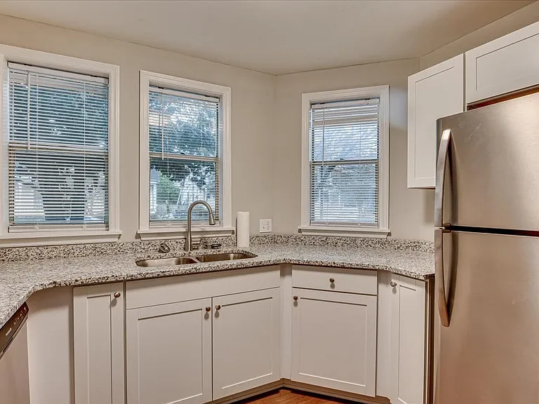 305 Telfair St — Photo 12