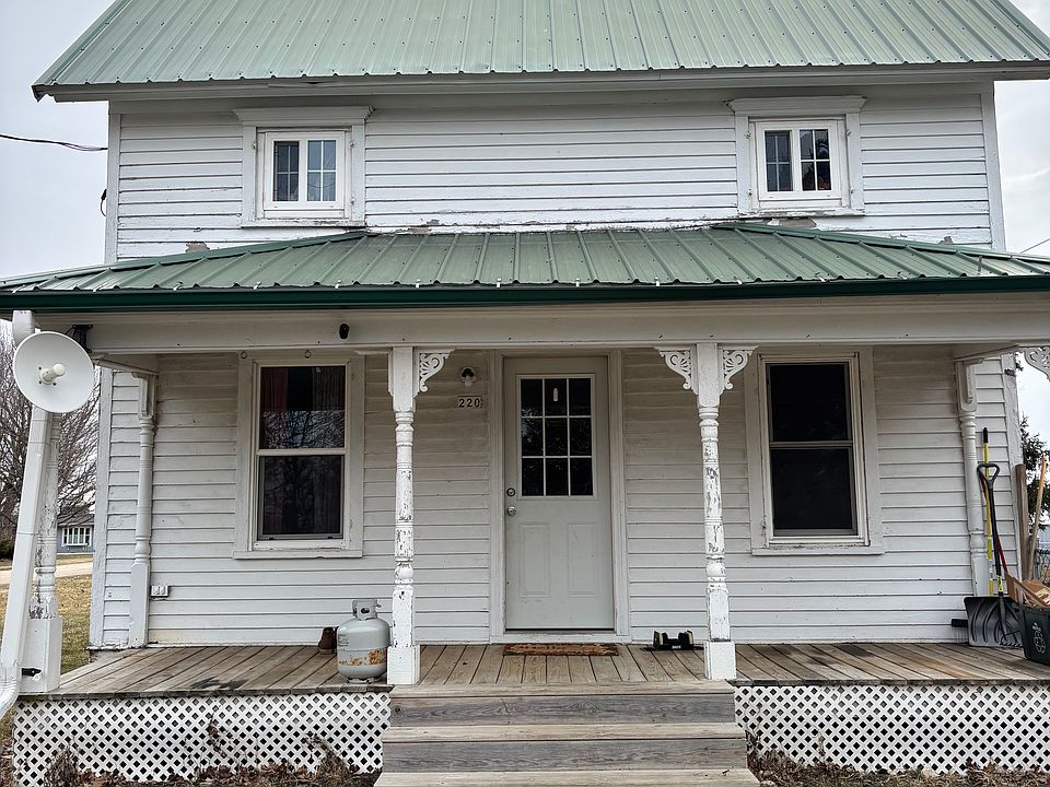 1st image of 220 Commerce St