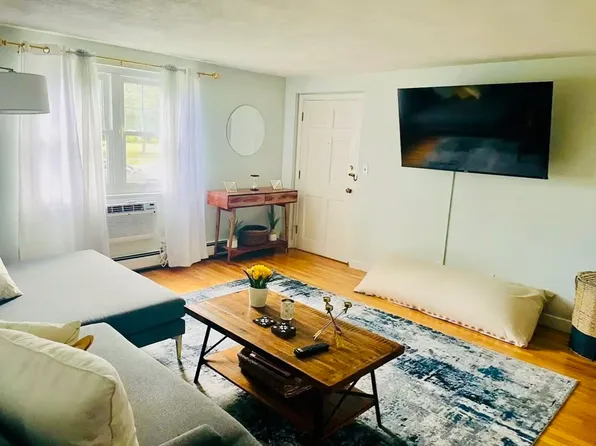 128 Emerson Gdns #128, Lexington, MA 02420