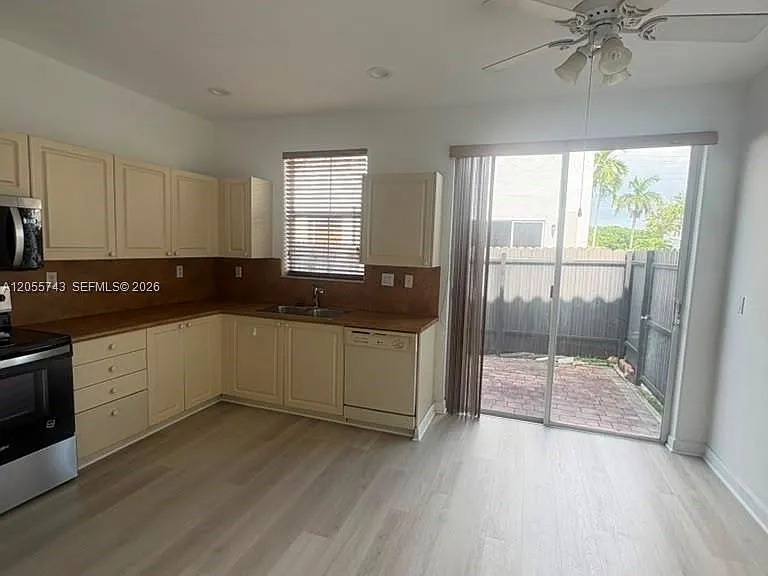 5420 NW 107th Ave #301 — Photo 7