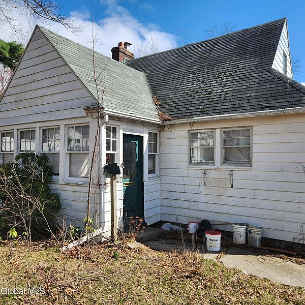 5th image of 208 Hampton Avenue