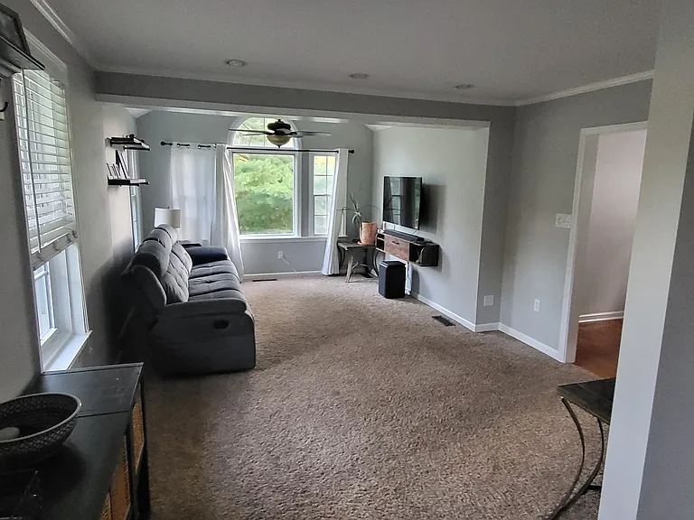 1216 Vermont Ln — Photo 5