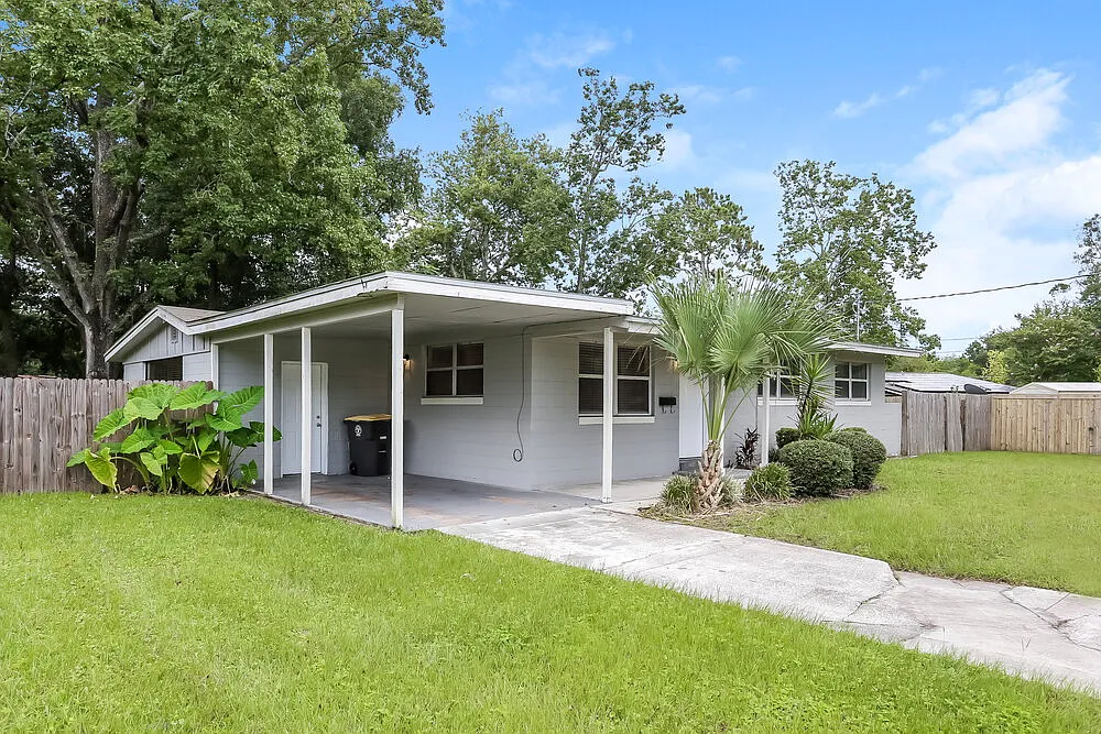 3 bed, 2.0 bath, 1260 sqft, $1,690 — Photo 2