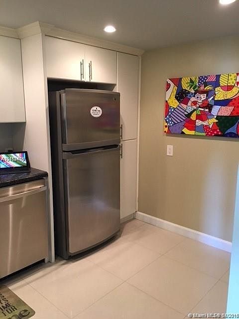 1st image of 100 Bayview Dr APT 209