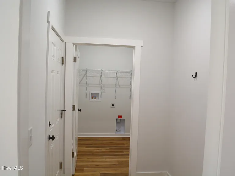 834 Greenwood Ct — Photo 8