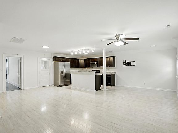 3rd image of 2605 Bapaume Ave #A
