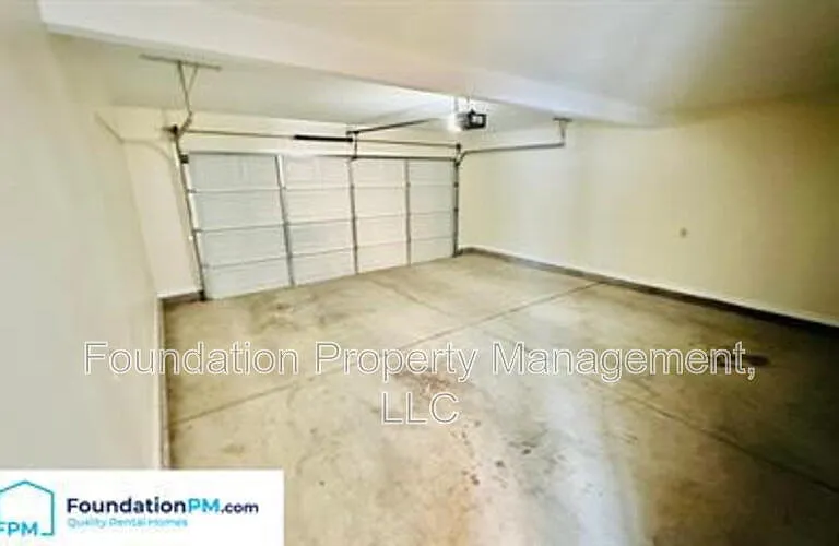 1314 Crosstown Ct — Photo 17
