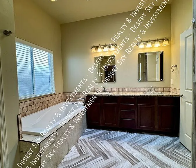 1911 Pella Ct — Photo 15