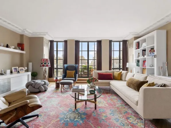 985 Park Avenue image 1 of 13