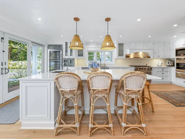 25 E Gate Rd, Wainscott, NY 11975