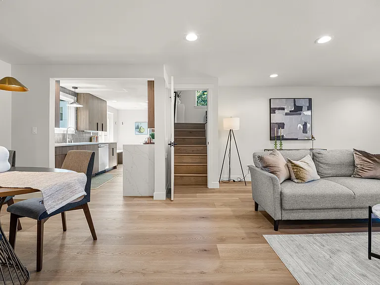 515 NE 123rd St — Photo 3
