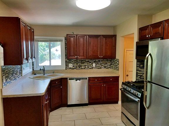 2nd image of 1053 Janet Ave