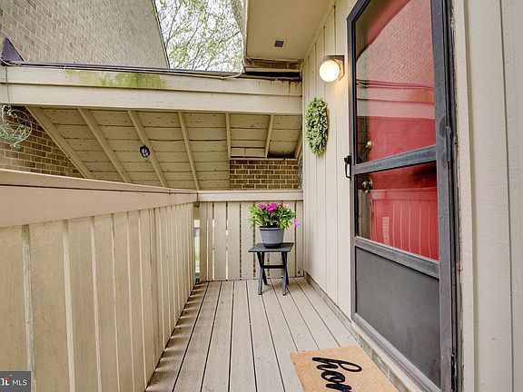 3rd image of 2519 Glengyle Dr #114