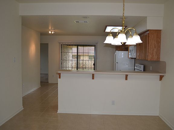 4th image of 913 Daisy Dr
