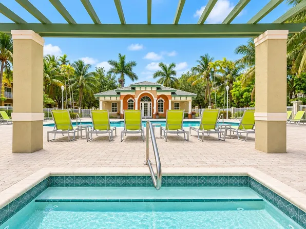 Quantum Lake Villas Apartments