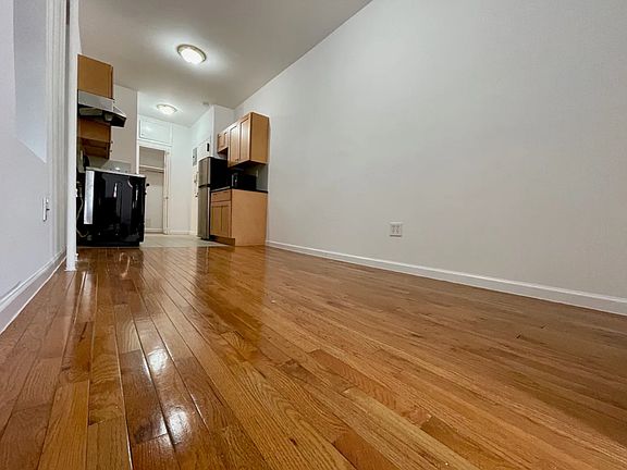 3rd image of 50 Carmine St APT 9