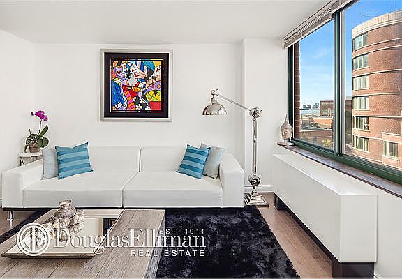 4th image of 275 Greenwich St APT 8M