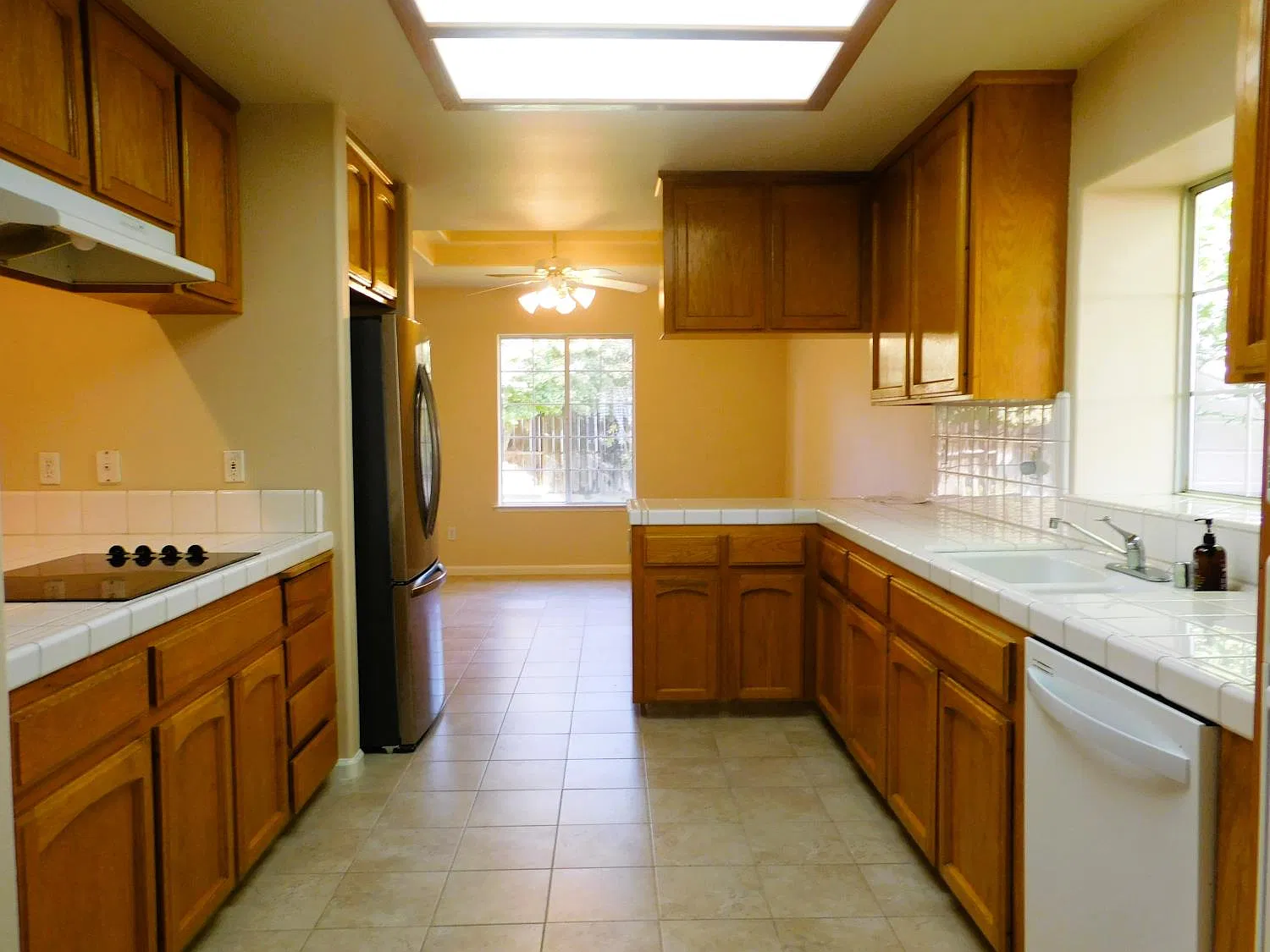 3 bed, 2007 sqft, $2,195 — Photo 3