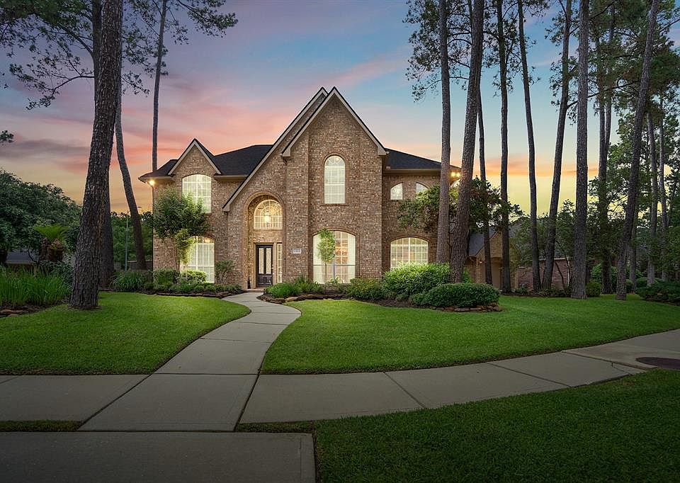 Welcome to 1303 Lambourne Circle, situated on a massive corner lot in The Lake Estates section of premier master planned community of Gleannloch Farms