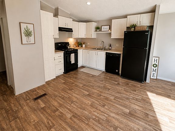 4th image of 28925 360th St Unit 15