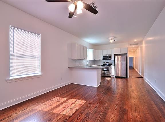 3rd image of 5208 Burgundy St
