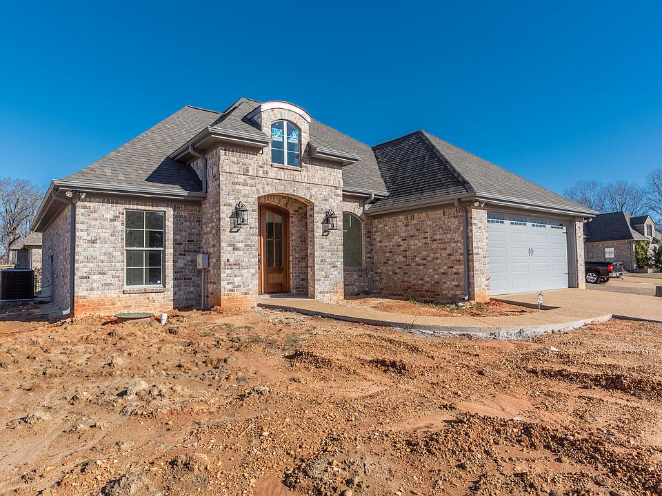 1st image of 107 McLaurin Dr