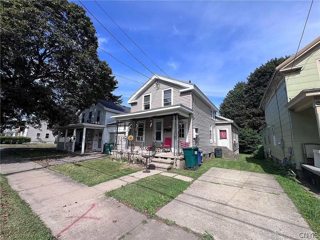 1 bed, 1.0 bath, 1328 sqft, $1,050 — Photo 1