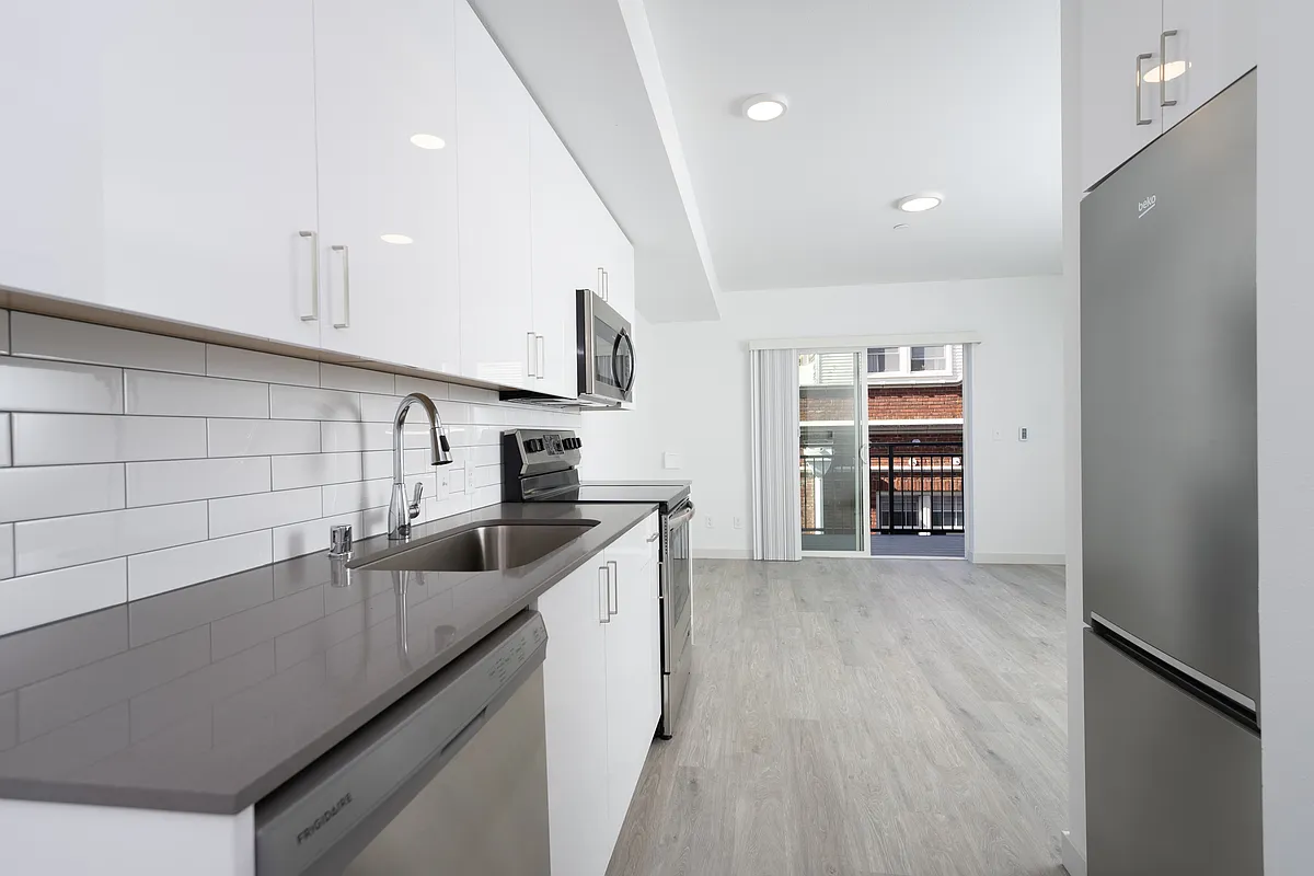 Floor plan Studio w/Deck
