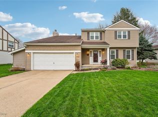 713 Oakhurst Dr, Amherst, OH 44001