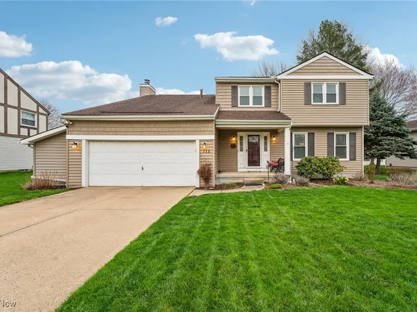 713 Oakhurst Dr, Amherst, OH 44001