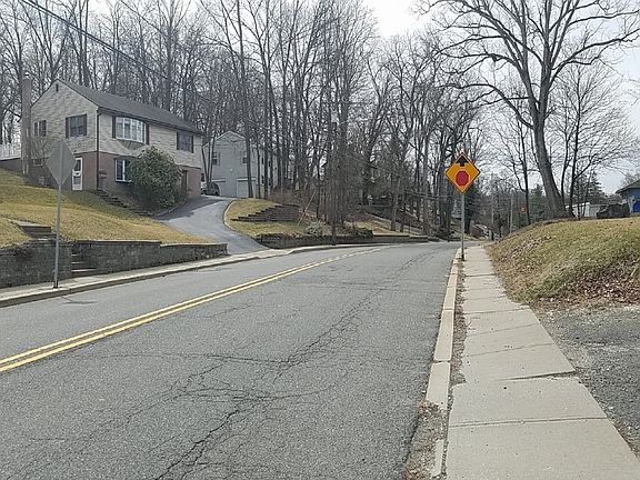 5th image of 84 Woodside Ave