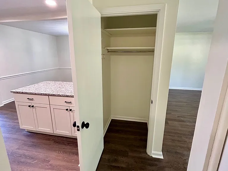 925 Fenley Ave — Photo 14