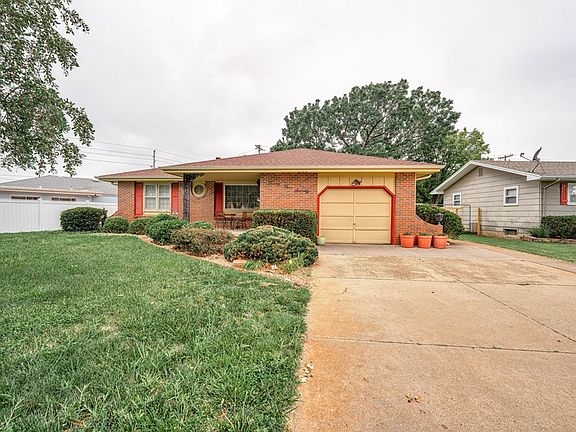 3rd image of 2370 Mayfair Dr