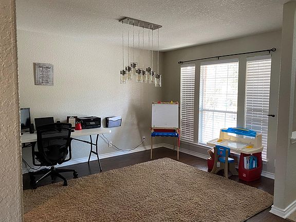 Downstairs formal dinning room - can be used as office