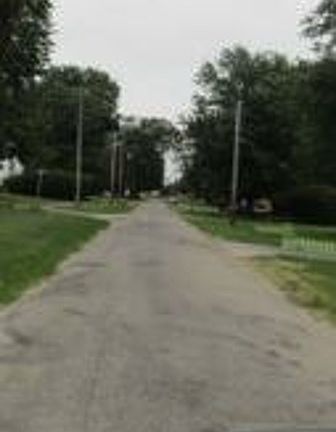 Exterior Neighborhood (street photo)