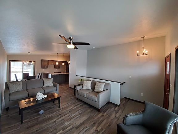 4th image of 100 Cole Dr