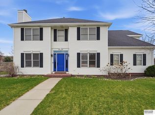 2820 Crown Pointe Cir, Lincoln, NE 68506