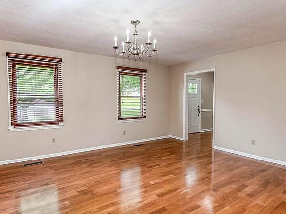 2nd image of 19452 Pleasant View Dr