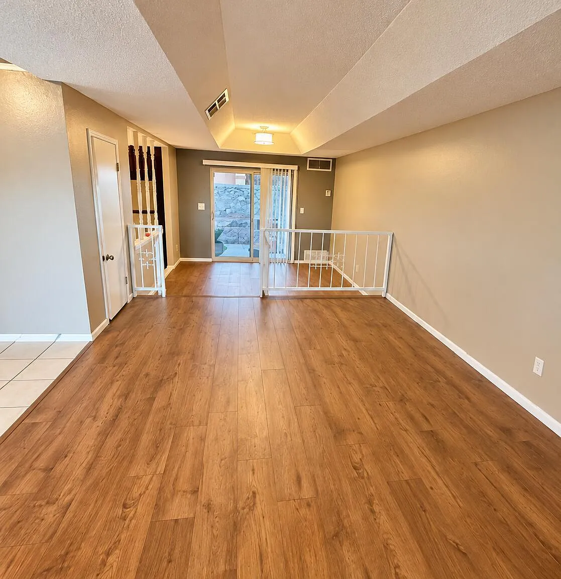 3 bed, 2.5 bath, 1755 sqft, $1,950 — Photo 3
