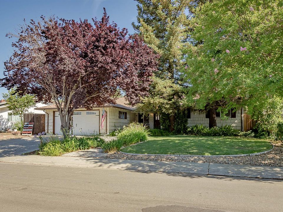 1st image of 500 Greenwood Dr