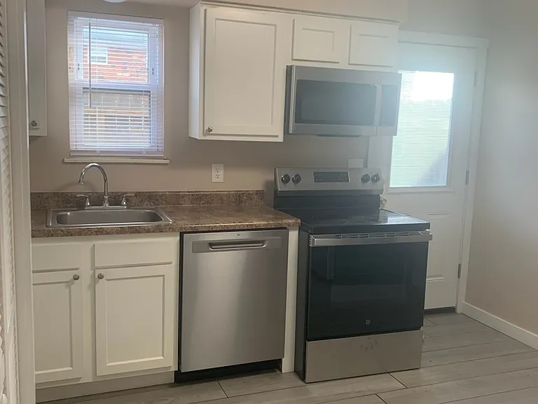Skyline Apartments — Photo 11