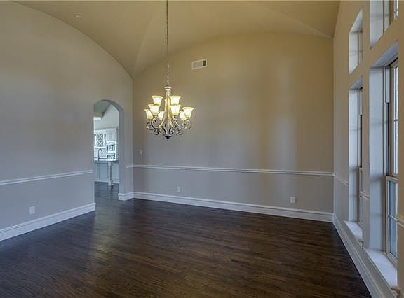 3rd image of 907 Westmore Ln