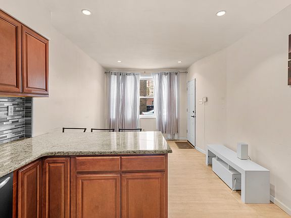 4th image of 2531 S 13th St Floor 1