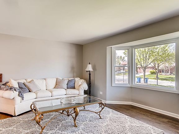 3rd image of 1807 Essex Pl