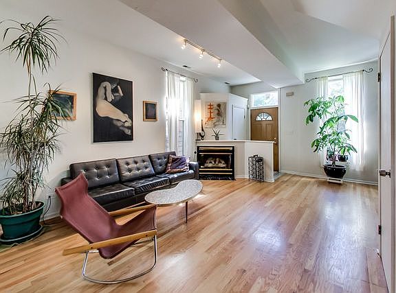 3rd image of 2320 W McLean Ave